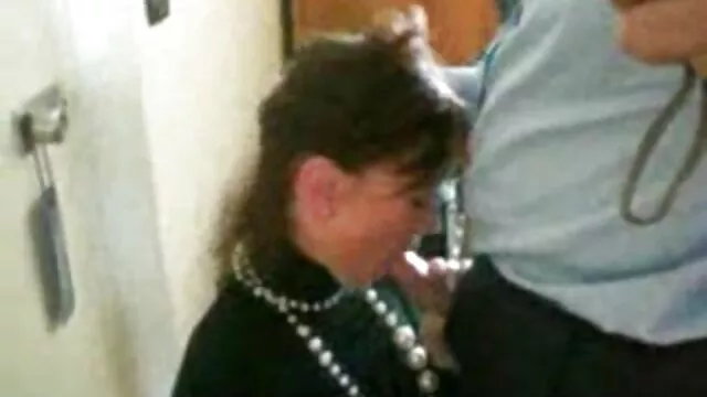肛門コルセットとストッキング エロ 動画 無料 女性 用