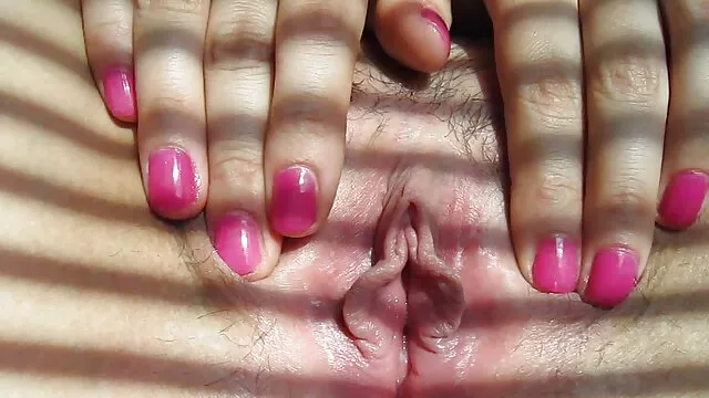 ブルネットポルノスター Avaは小さな胸 女性 専用 セックス 無料 動画